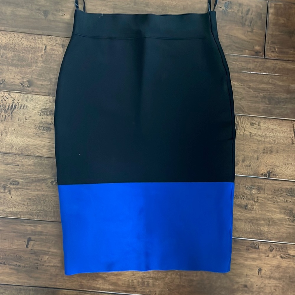 BCBG MAXAZRIA Skirt Small 🖤💙